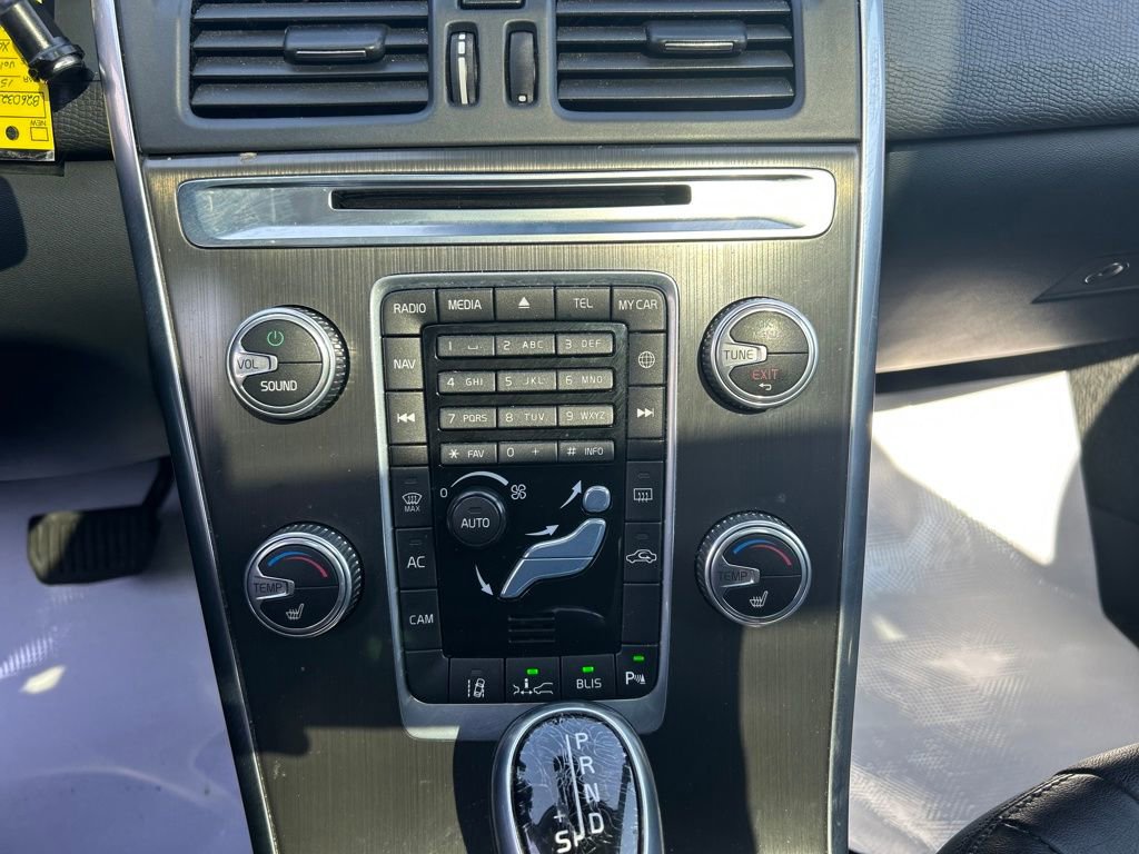 Used 2015 Volvo XC60 T6 w/ Proximity Package image 24