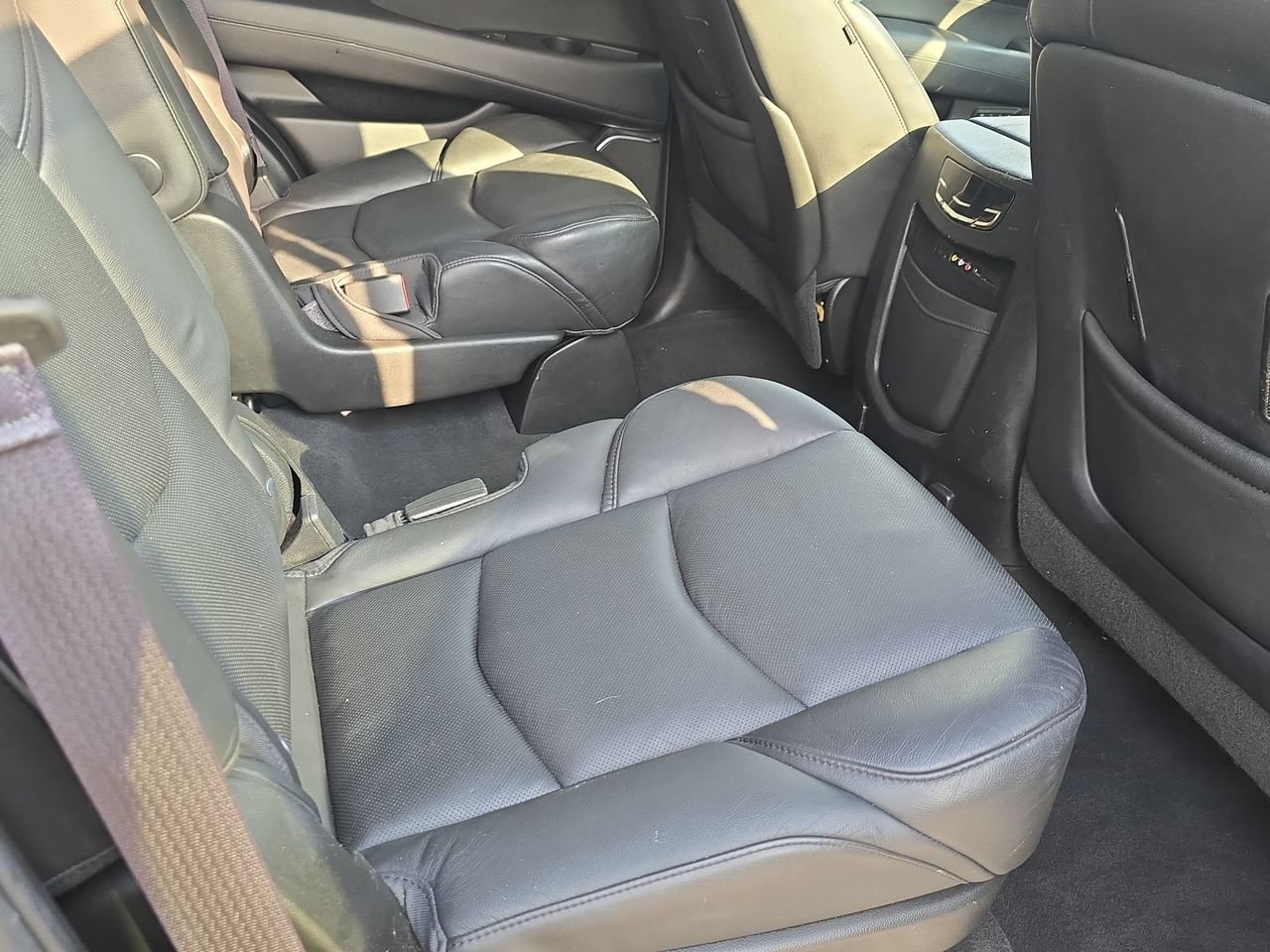 Used 2016 Cadillac Escalade Luxury AWD/4WD image 30
