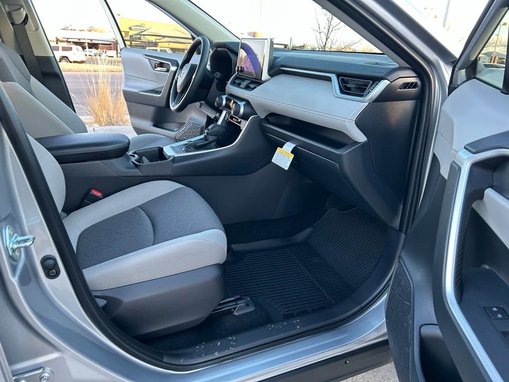 Used 2025 Toyota RAV4 XLE image 20