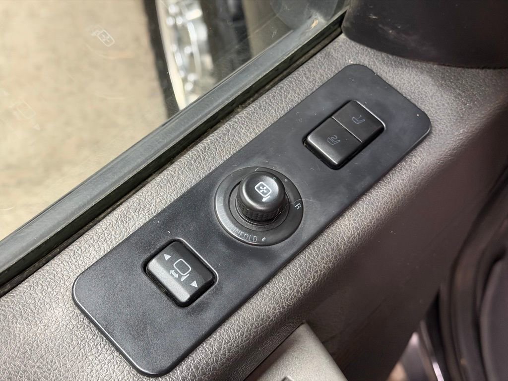 Used 2015 Ford F250 Lariat w/ Lariat Interior Package image 30