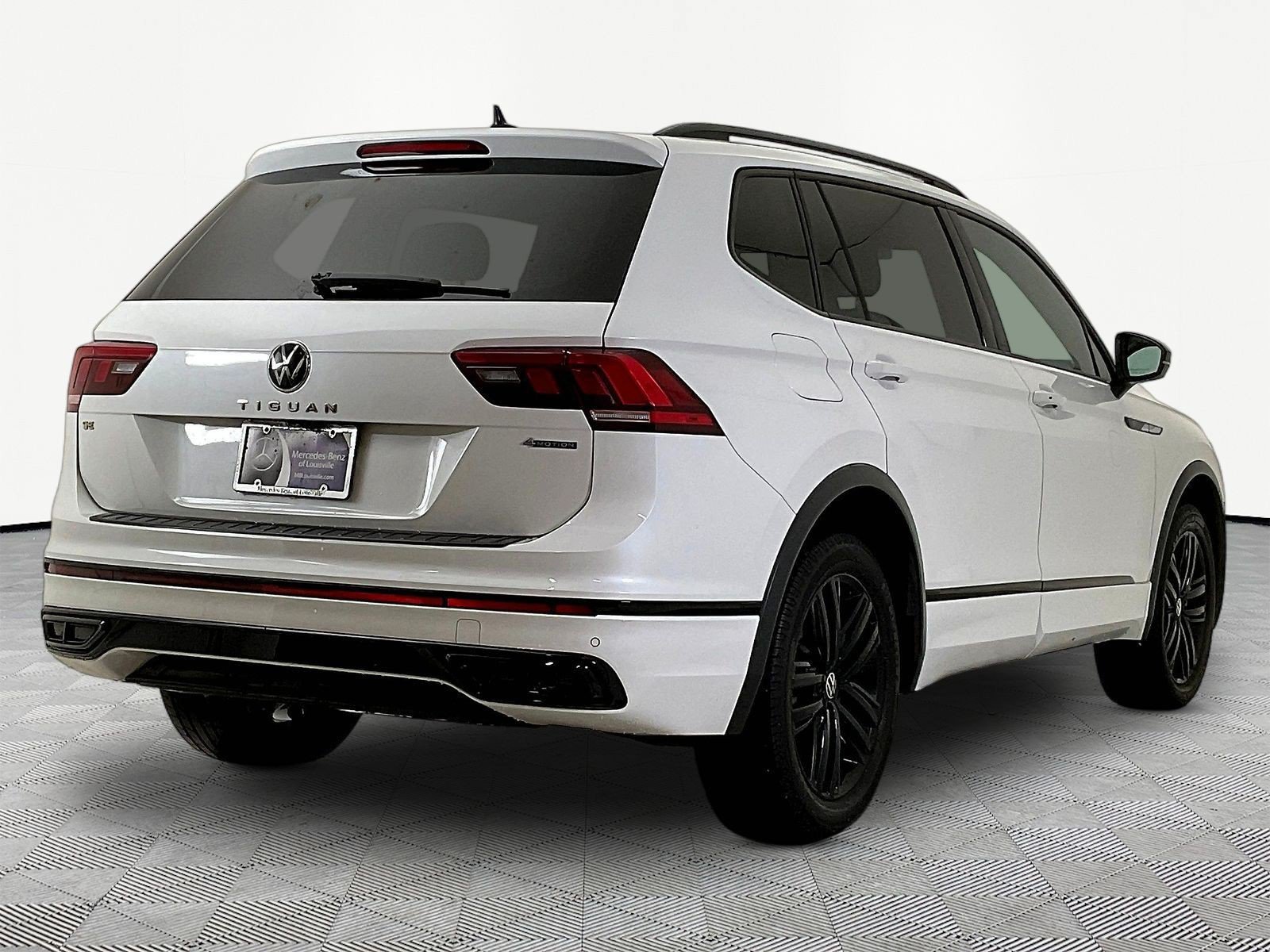 Used 2022 Volkswagen Tiguan SE R-Line AWD/4WD image 6