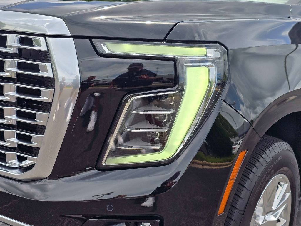 Used 2025 GMC Yukon Denali AWD/4WD image 3