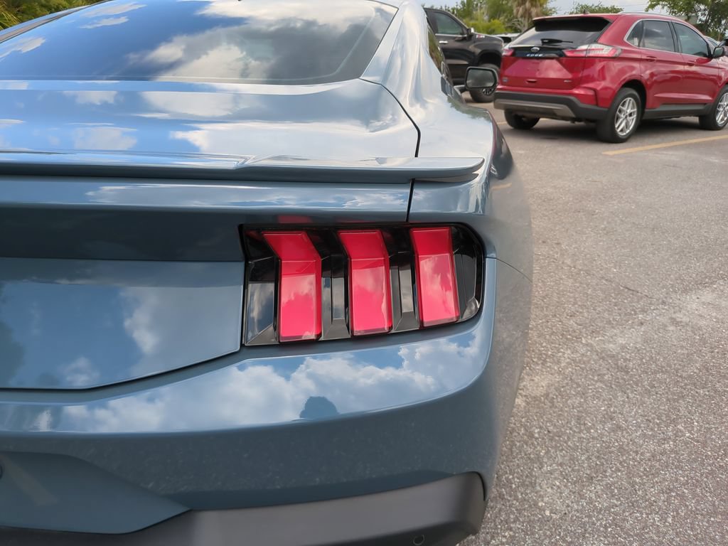 Used 2025 Ford Mustang GT Premium RWD image 13