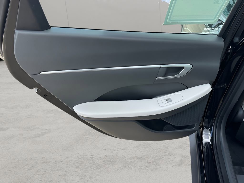 Used 2025 Hyundai Sonata SE image 24