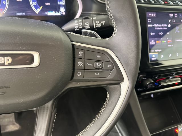 Used 2023 Jeep Grand Cherokee Laredo w/ Luxury Tech Group I AWD/4WD image 16
