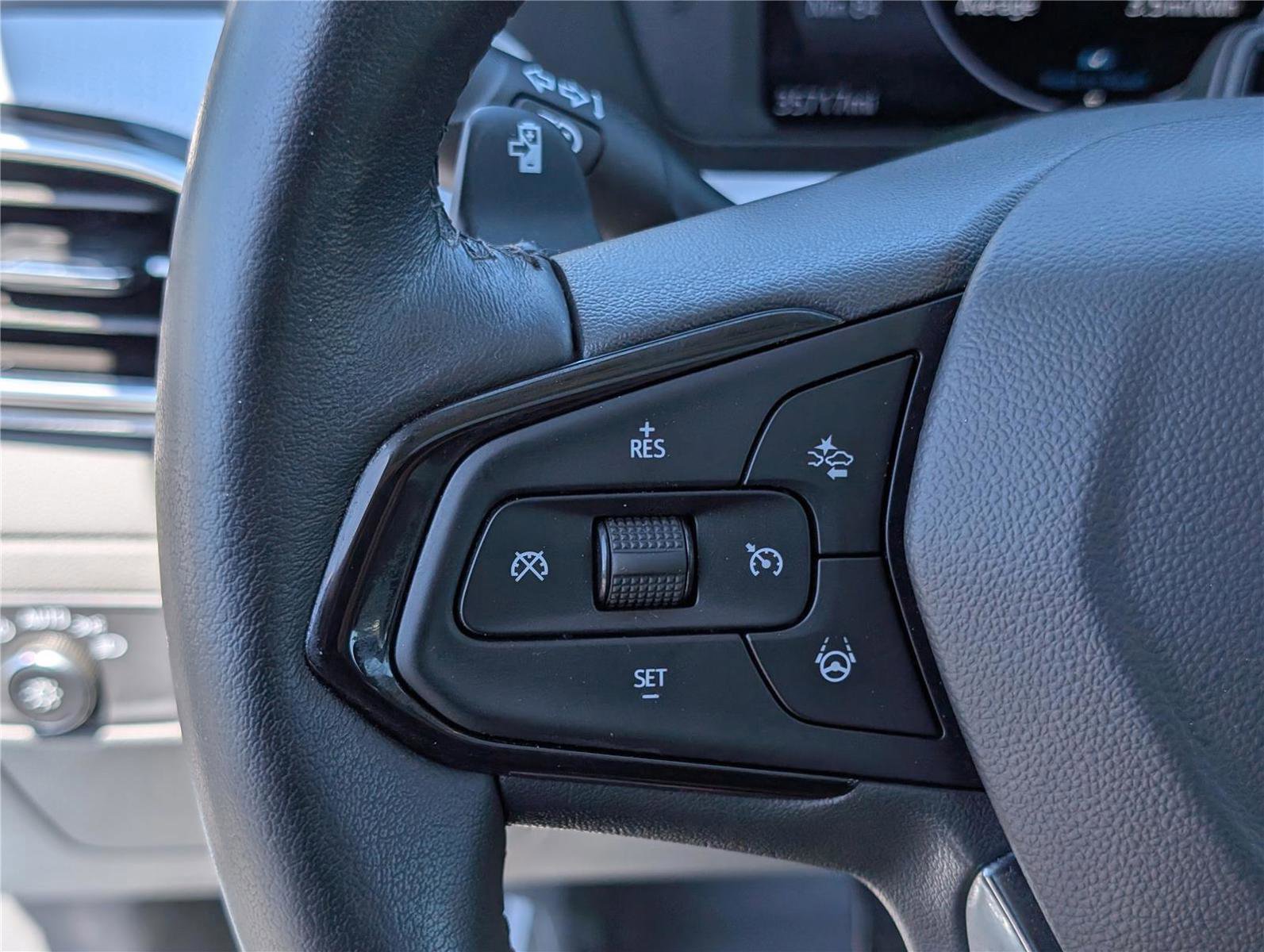Used 2023 Chevrolet Bolt EUV Premier w/ Sun & Sound Package FWD image 22