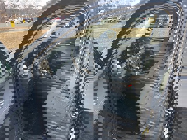 New 2025 Volkswagen Tiguan SE image 8