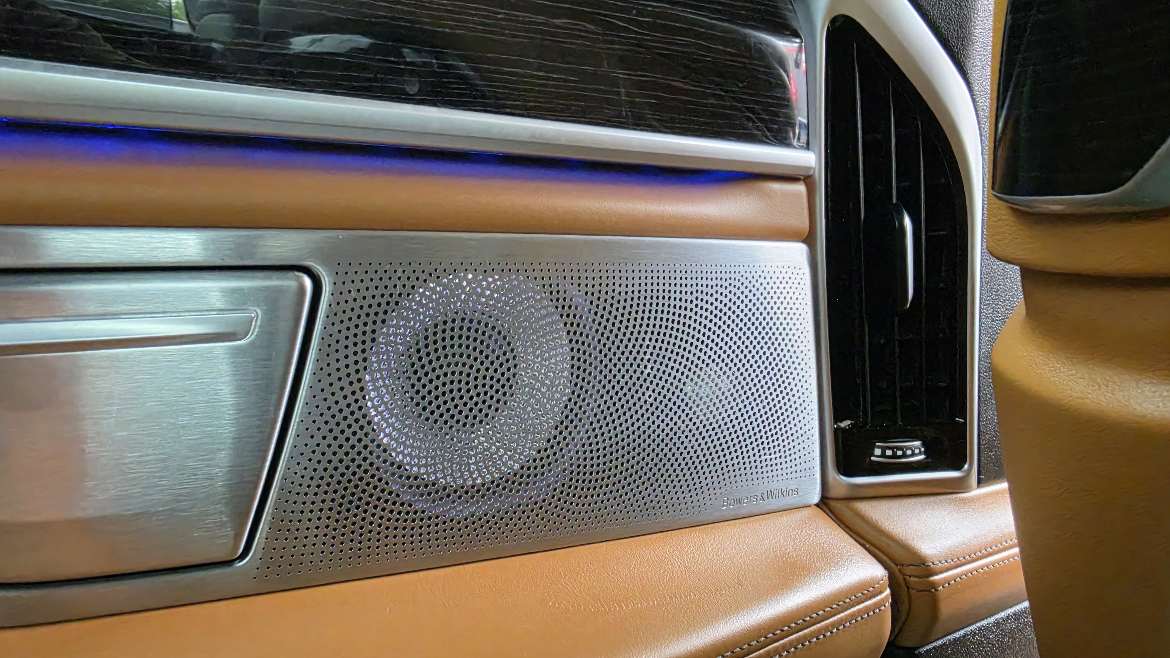 Used 2021 BMW 740i w/ M Sport Package image 36