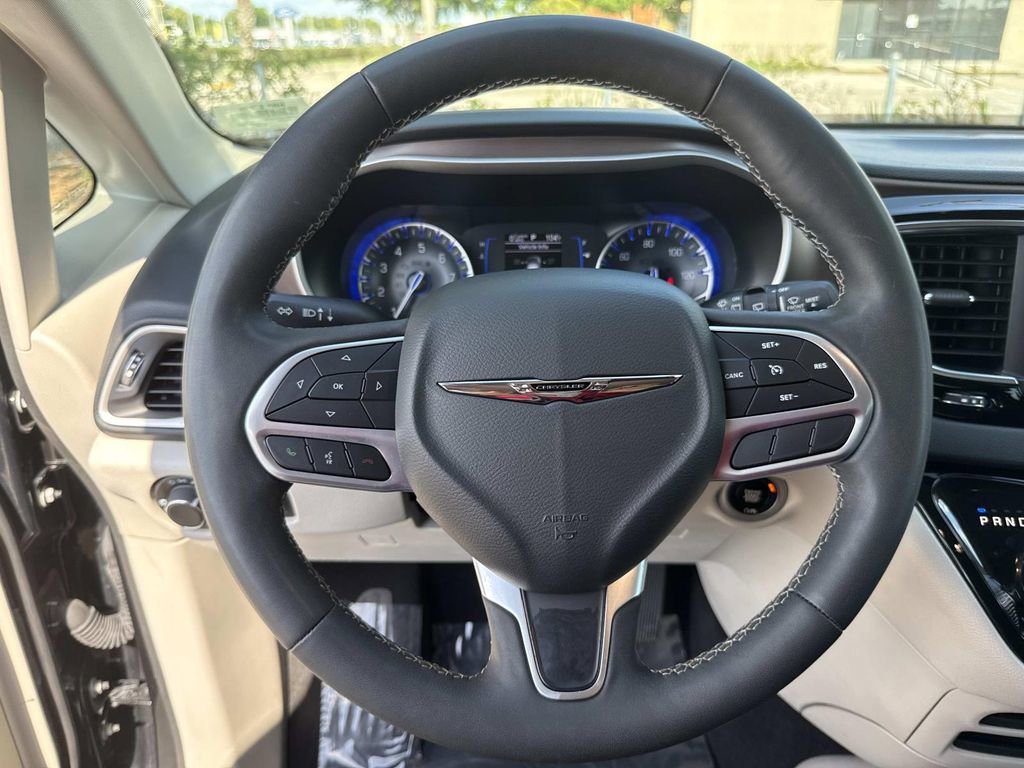 Used 2023 Chrysler Voyager LX FWD image 37