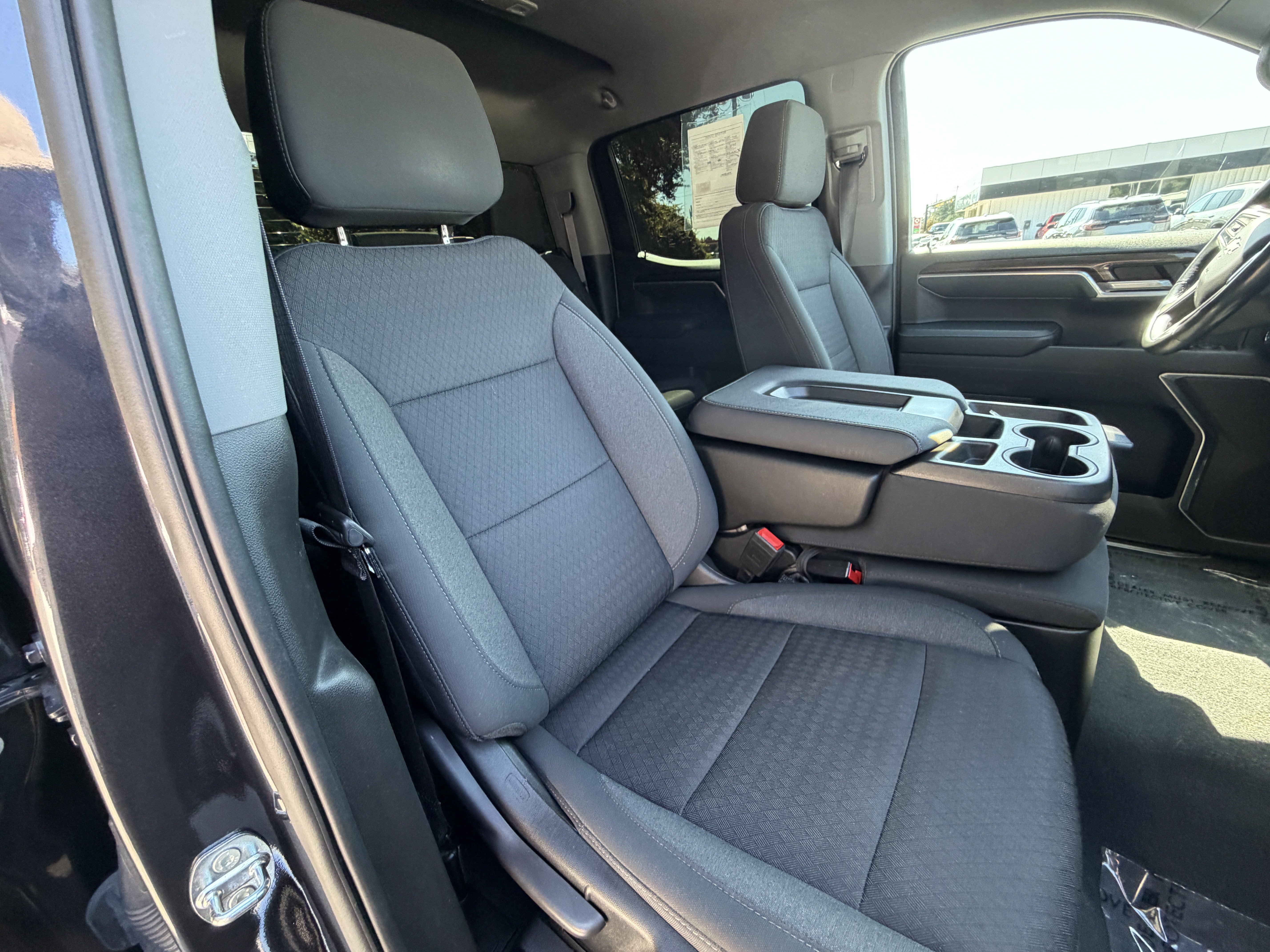 Used 2022 Chevrolet Silverado 1500 LT AWD/4WD image 43