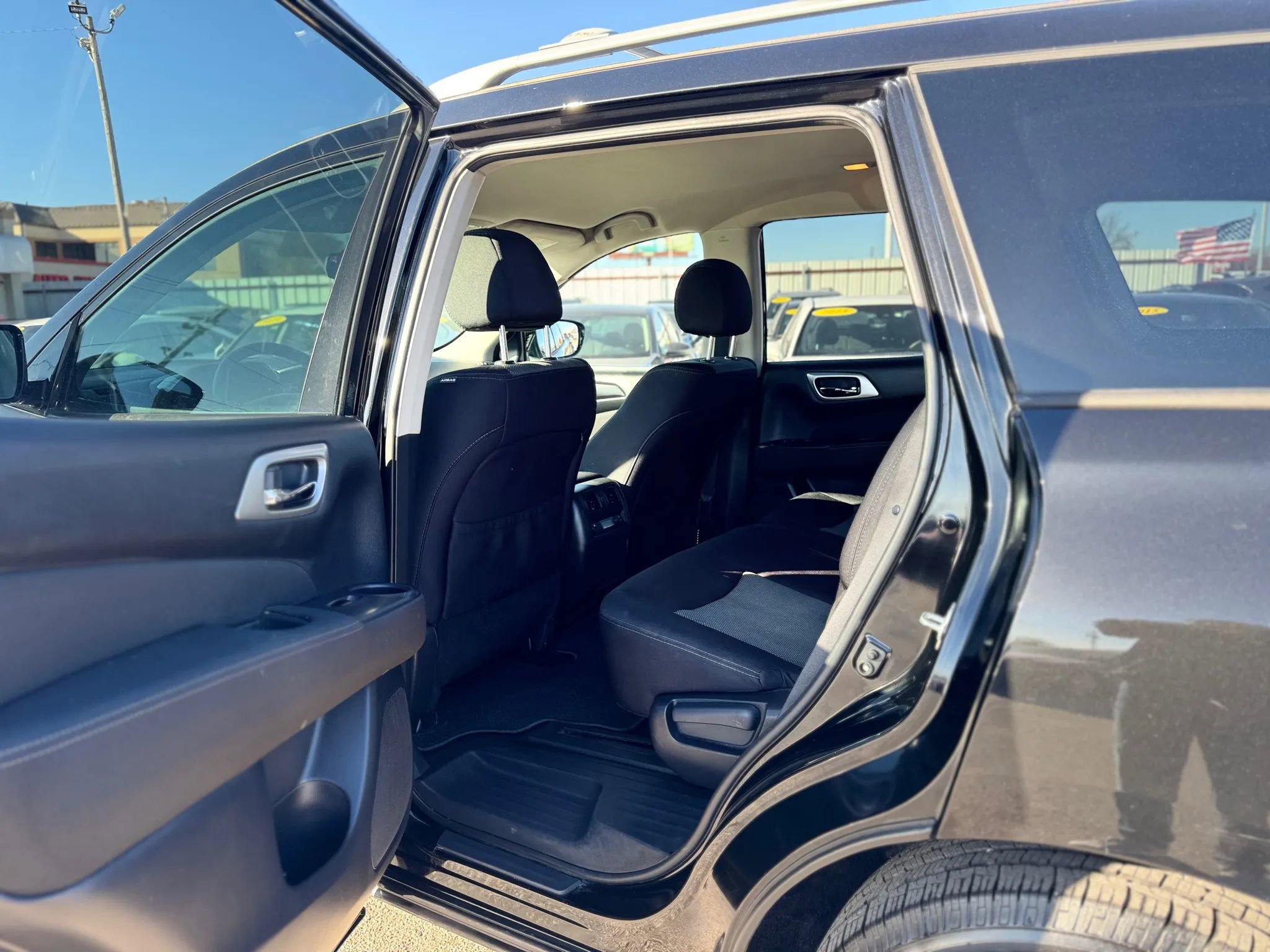 Used 2017 Nissan Pathfinder SV image 35