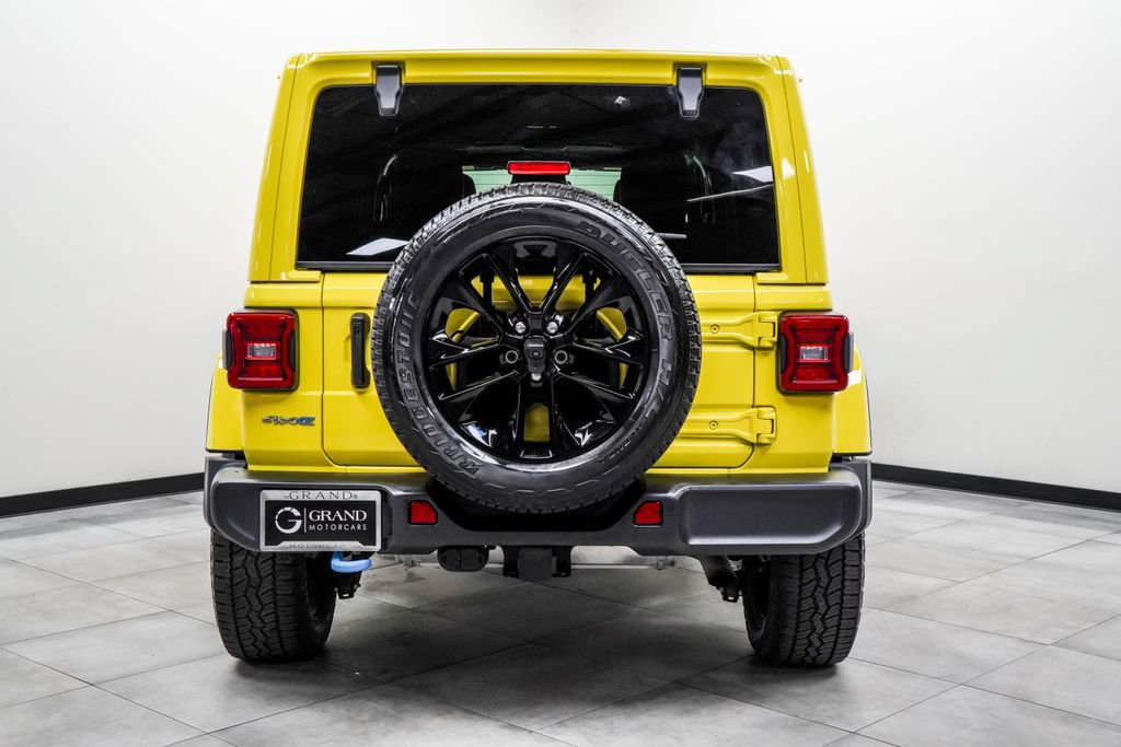 Used 2022 Jeep Wrangler Unlimited Sahara w/ Cold Weather Group AWD/4WD image 9