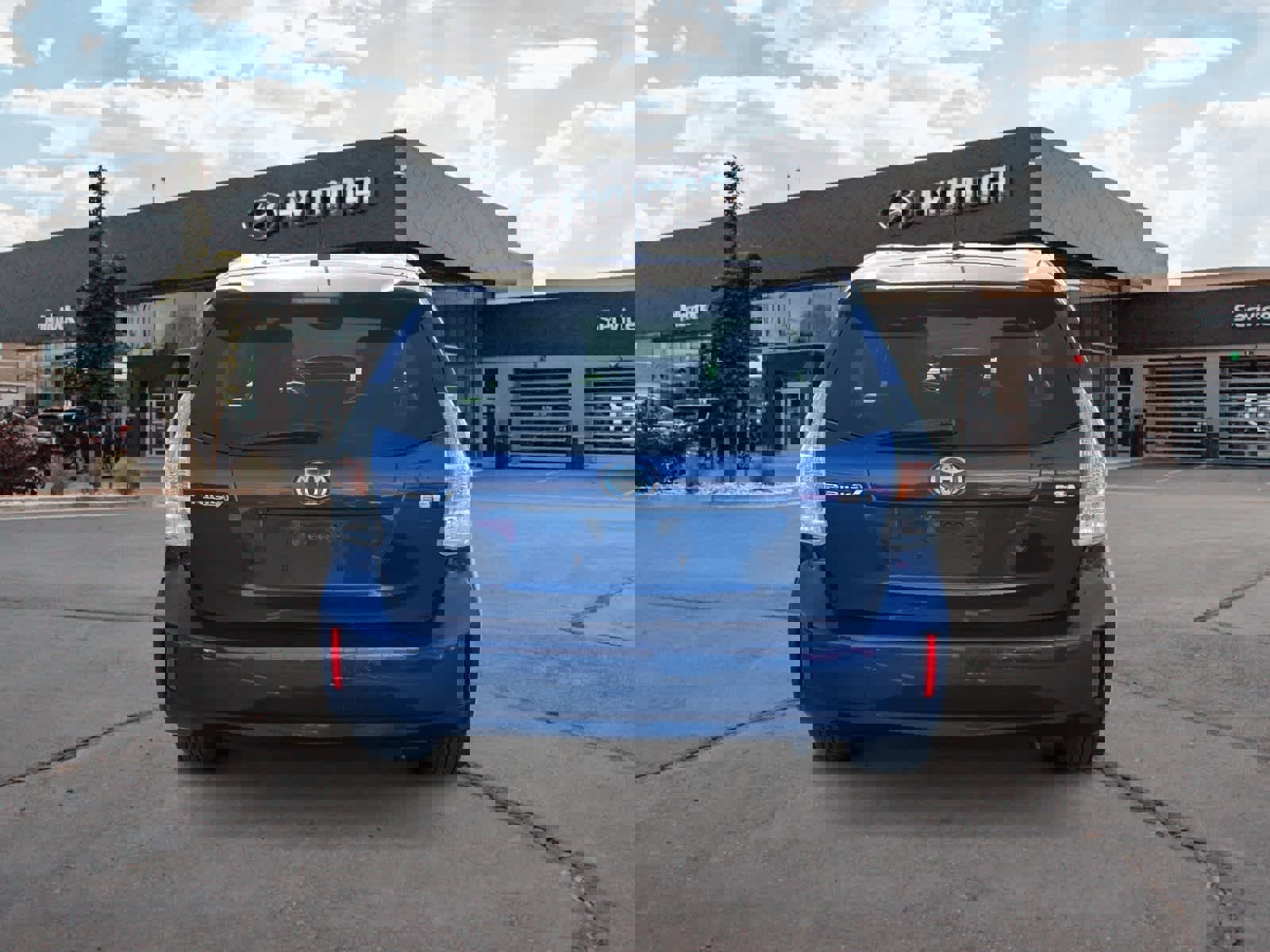 Used 2014 Toyota Prius V Five image 4