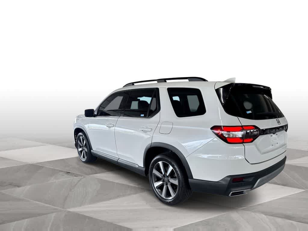 Used 2023 Honda Pilot Touring image 6