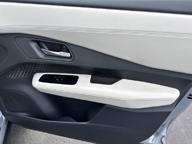 Certified 2024 Nissan Ariya AWD image 26