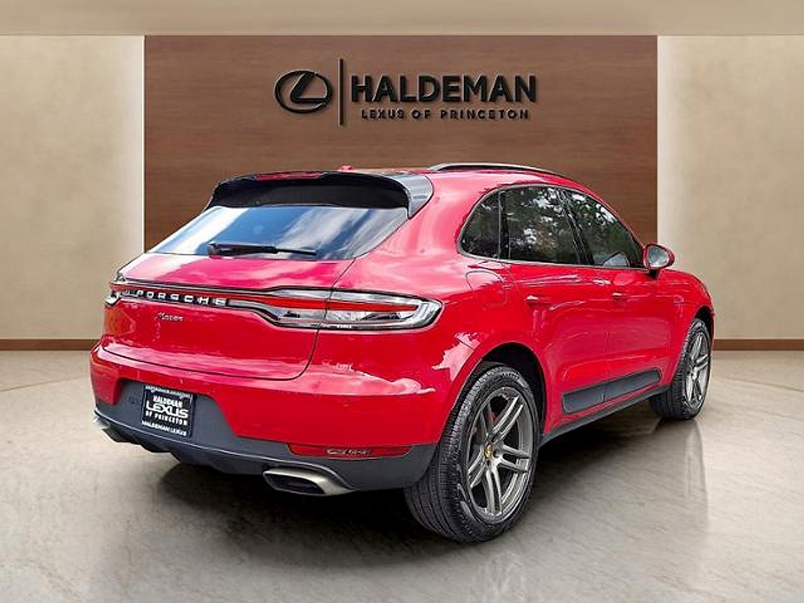 Used 2020 Porsche Macan AWD/4WD image 6