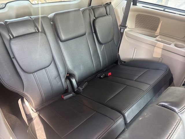 Used 2015 Chrysler Town & Country Touring-L w/ Driver Convenience Group FWD image 8