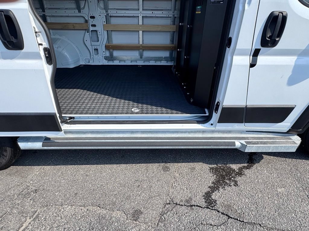 Used 2025 RAM ProMaster 2500 w/ U-Haul Equipment Group FWD image 11