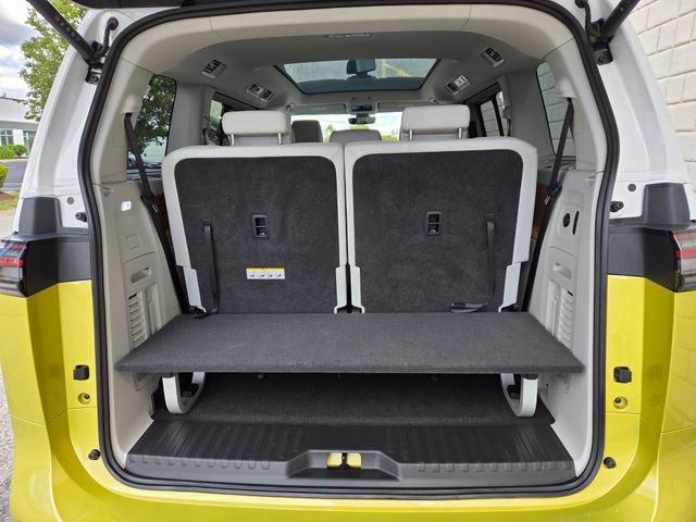 Used 2025 Volkswagen ID. Buzz 1st Edition RWD image 33