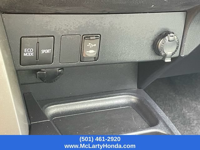 Used 2018 Toyota RAV4 LE FWD image 26