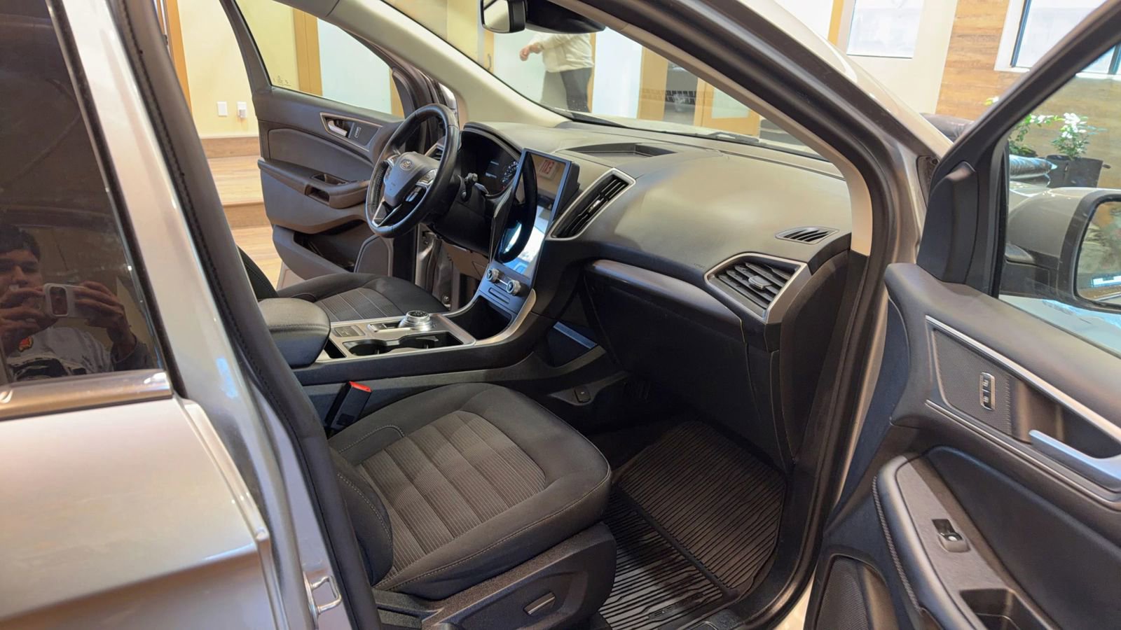 Used 2024 Ford Edge SEL w/ Cold Weather Package image 19