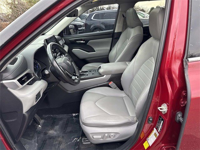 Used 2020 Toyota Highlander XLE image 14