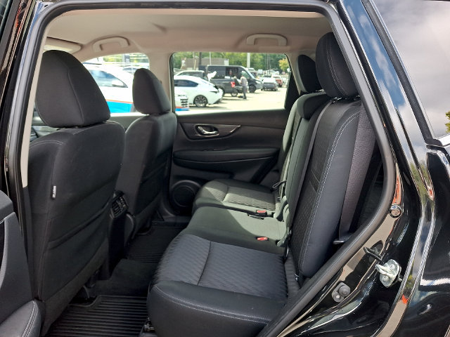 Used 2018 Nissan Rogue SV w/ Premium Package AWD/4WD image 10