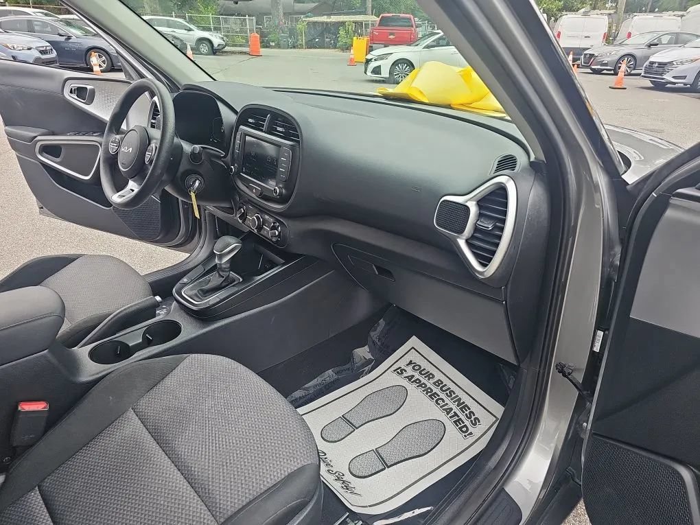 Used 2025 Kia Soul LX w/ LX Technology Package FWD image 18