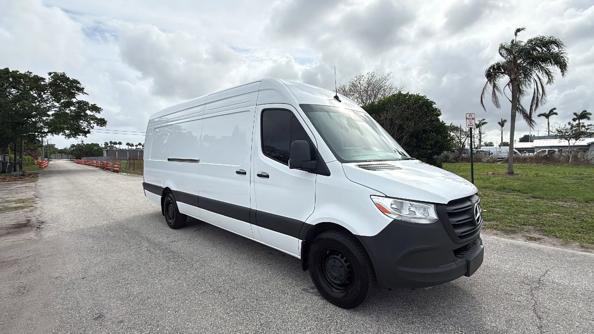Used 2024 Mercedes-Benz Sprinter 2500 w/ Acoustic Package image 8