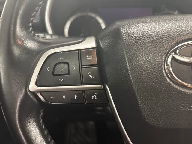 Used 2023 Toyota Highlander XSE FWD image 27
