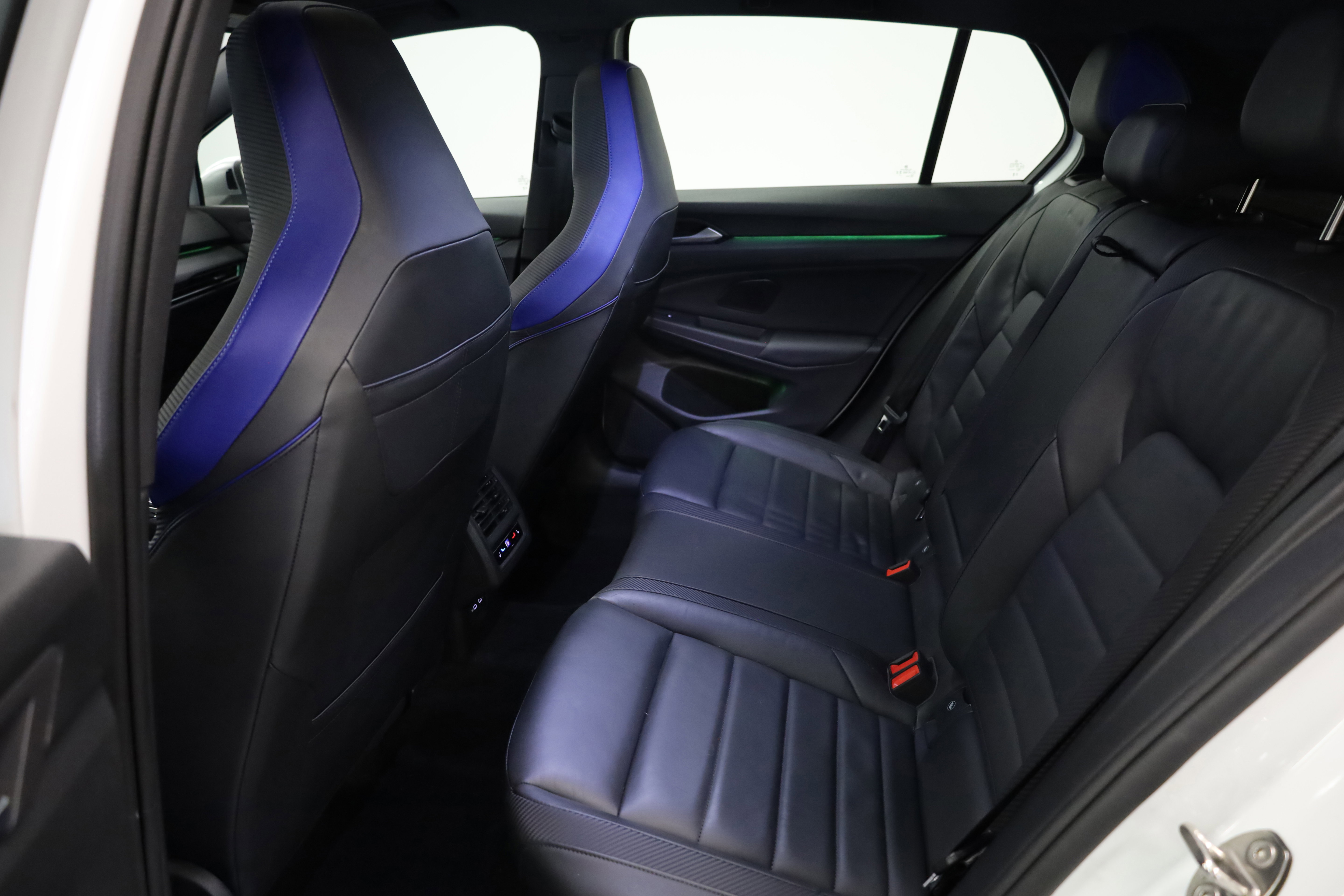 Used 2024 Volkswagen Golf R image 36