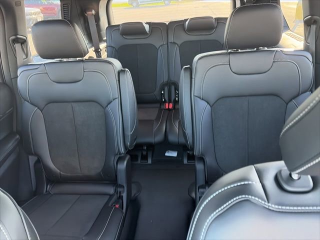 New 2025 Jeep Grand Cherokee L Altitude image 14