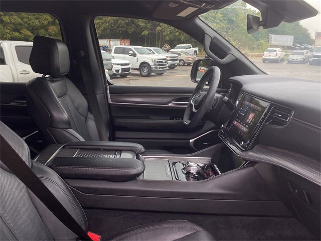 Used 2023 Jeep Wagoneer Series II image 11