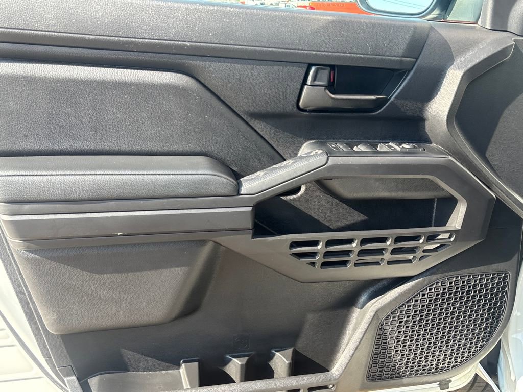 Used 2025 Toyota Tacoma SR image 5