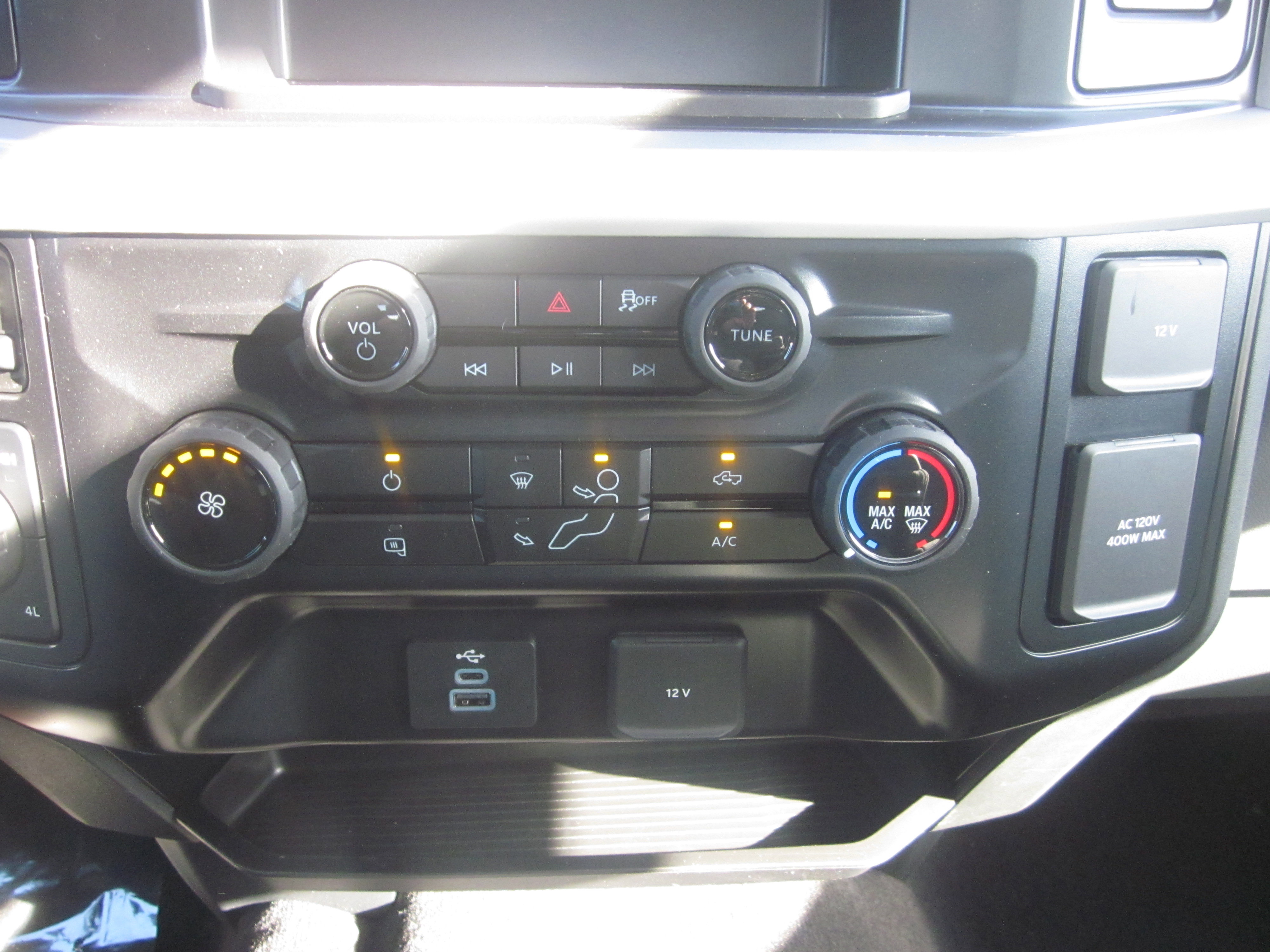 New 2026 Ford F250 XLT w/ FX4 Off-Road Package image 14