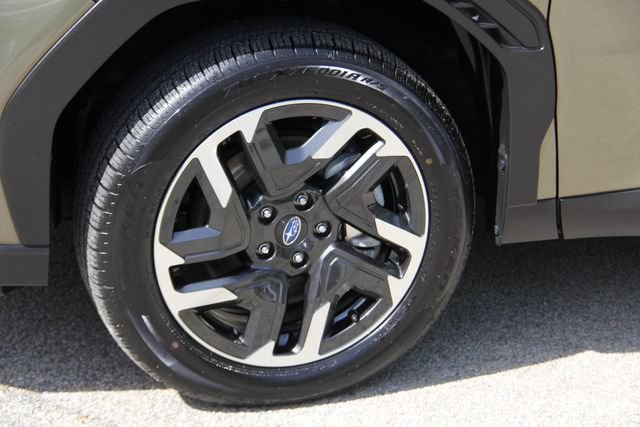 Used 2025 Subaru Forester Limited AWD/4WD image 14