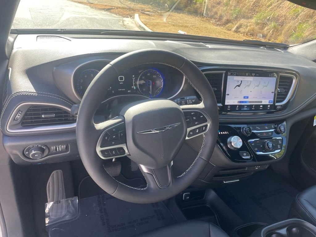 New 2026 Chrysler Pacifica Select image 11