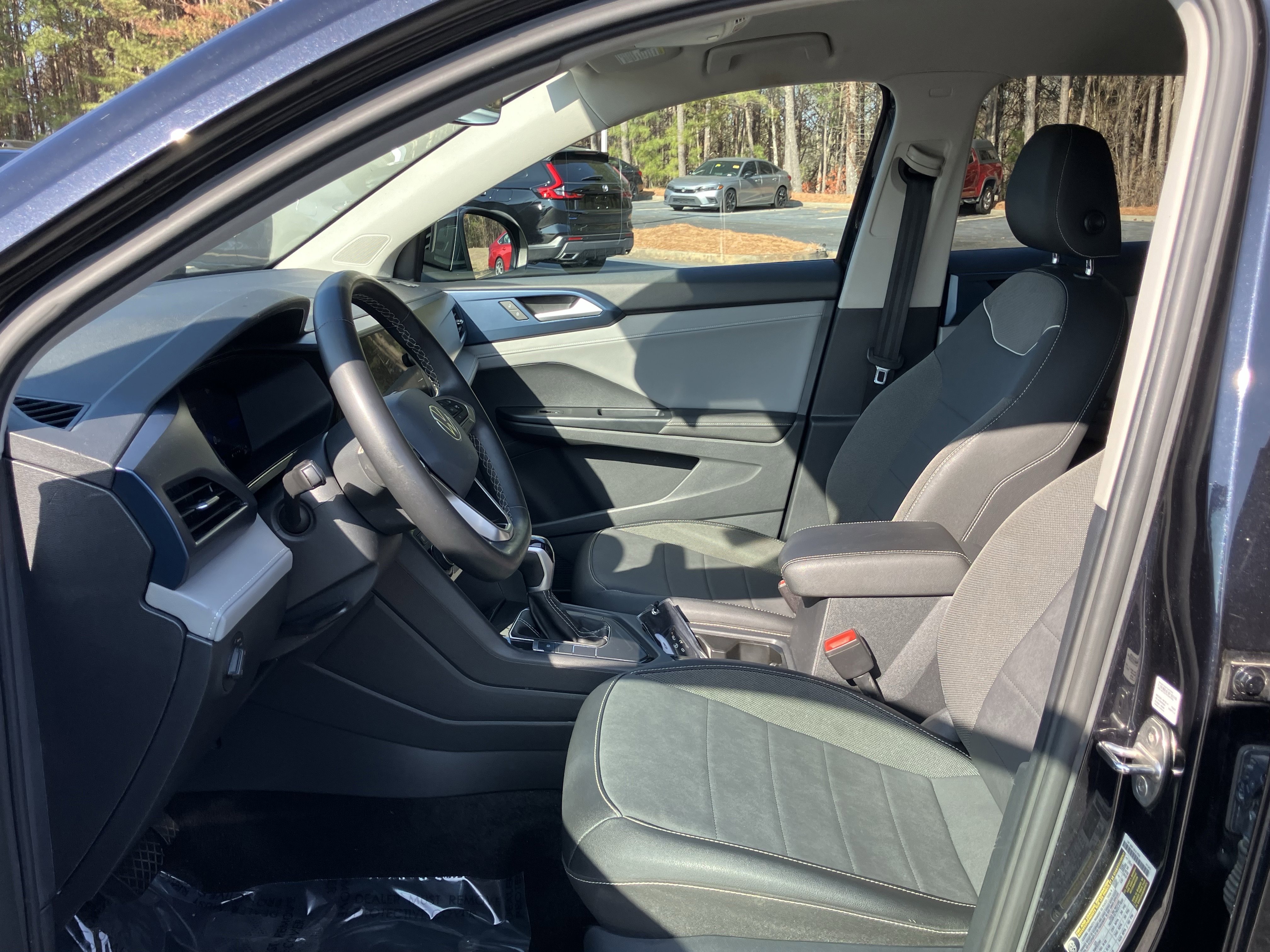 Used 2024 Volkswagen Taos SE image 16