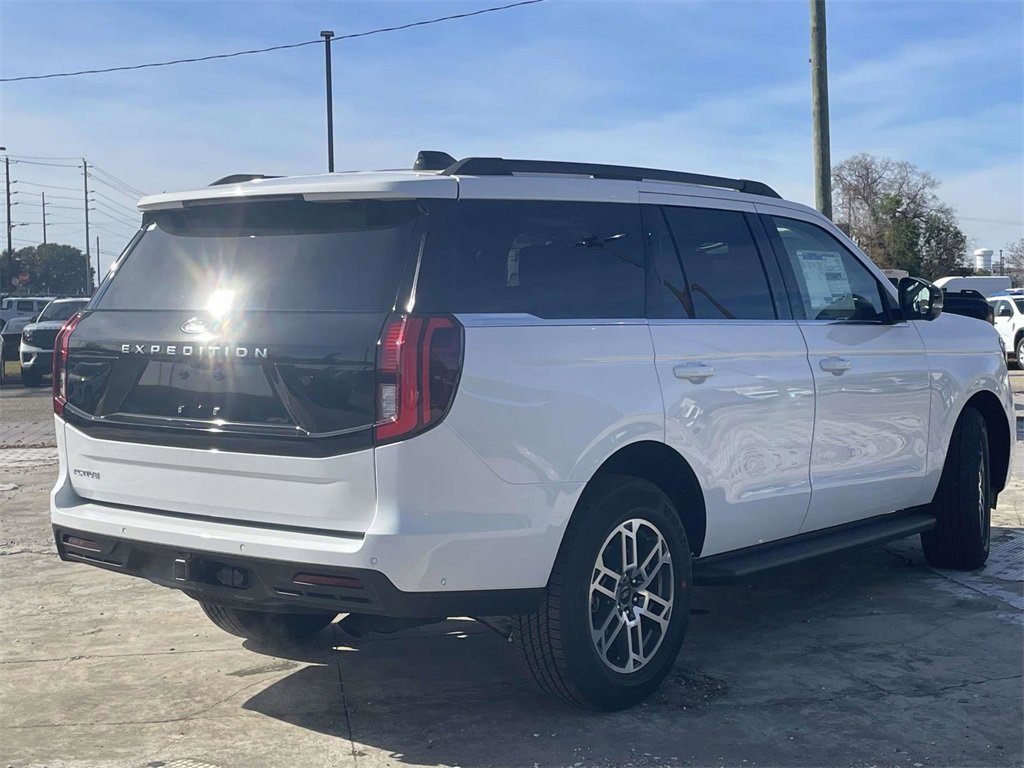 New 2025 Ford Expedition Active image 3