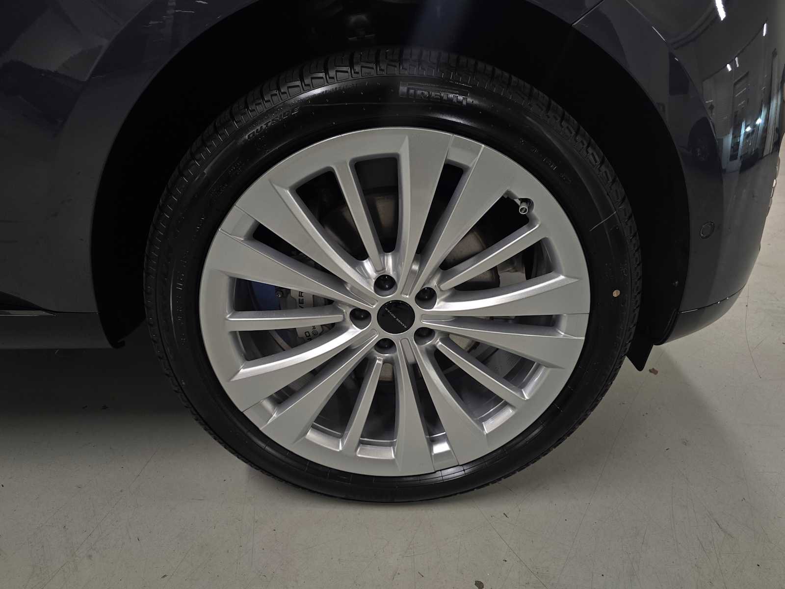 New 2026 Land Rover Range Rover SE image 9