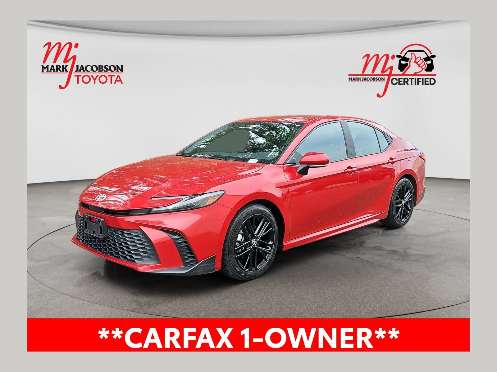 Used 2025 Toyota Camry SE FWD image 1