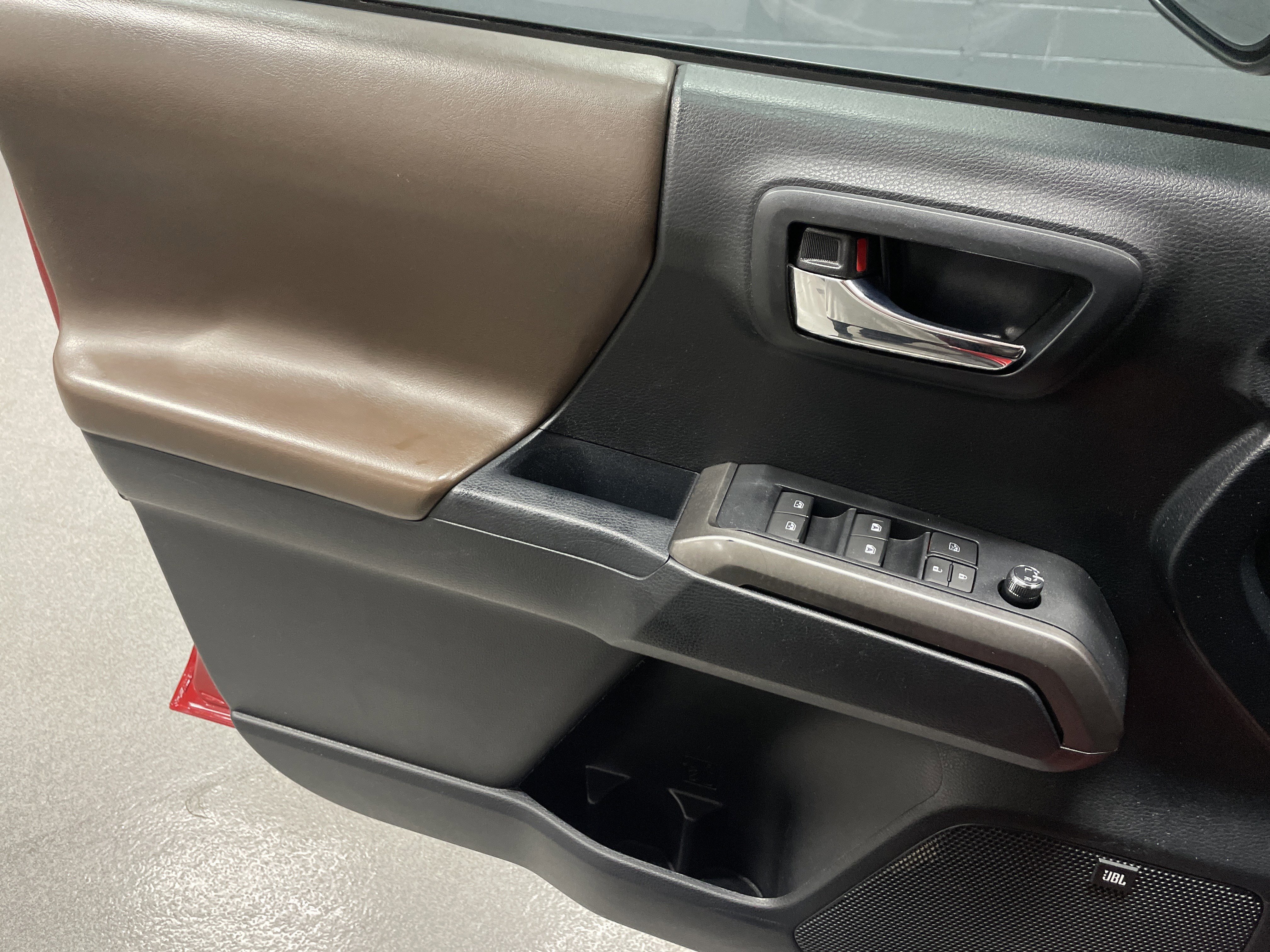 Used 2017 Toyota Tacoma Limited image 14