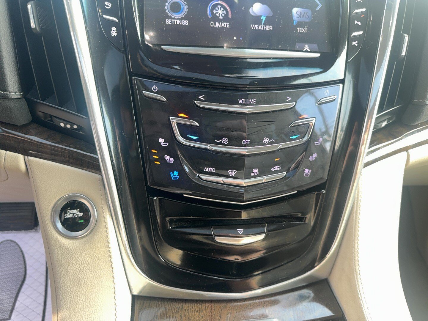 Used 2018 Cadillac Escalade ESV Luxury AWD/4WD image 32