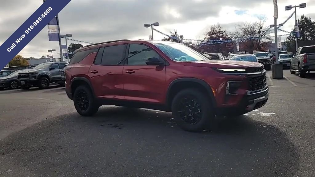 New 2025 Chevrolet Traverse Z71 w/ Enhanced Driving Package image 3
