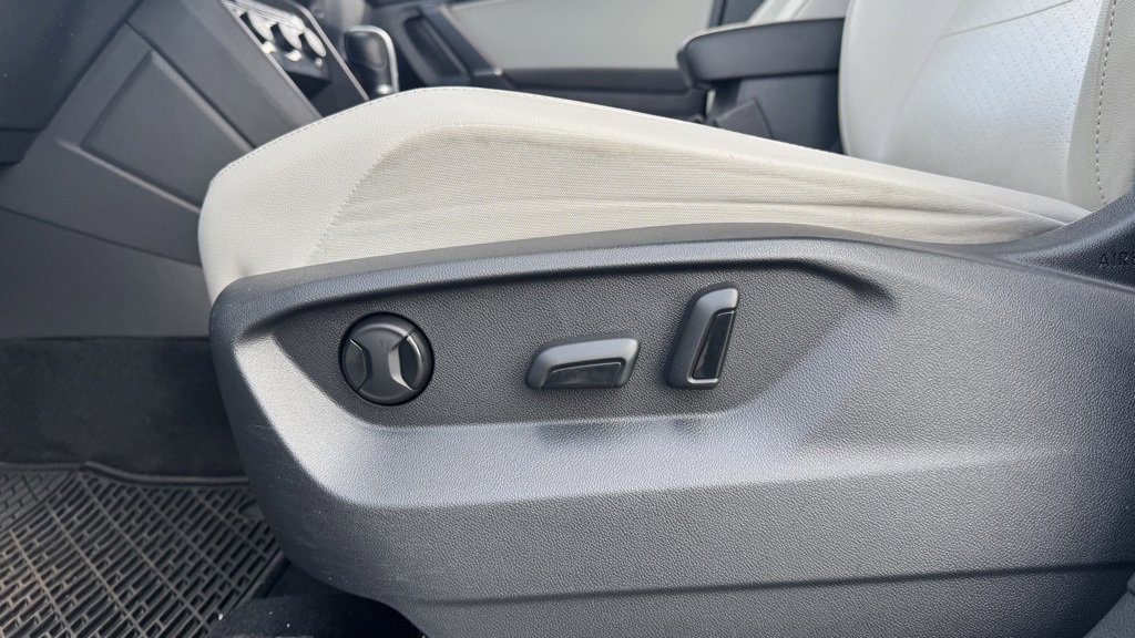 Used 2018 Volkswagen Tiguan SE image 20