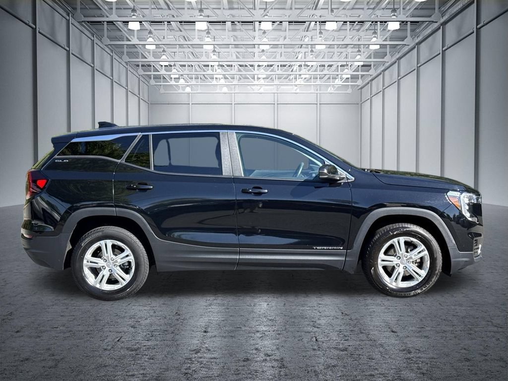 Used 2024 GMC Terrain SLE AWD/4WD image 10