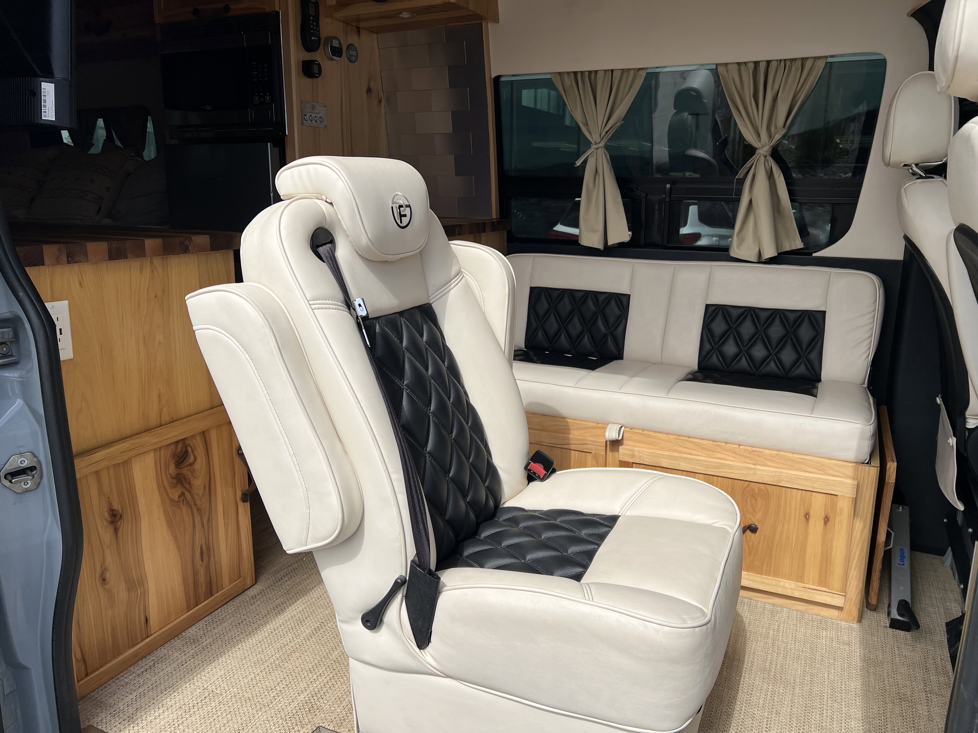 Used 2022 Mercedes-Benz Sprinter 2500 image 19