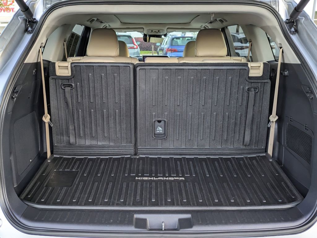 Used 2024 Toyota Highlander Platinum image 13
