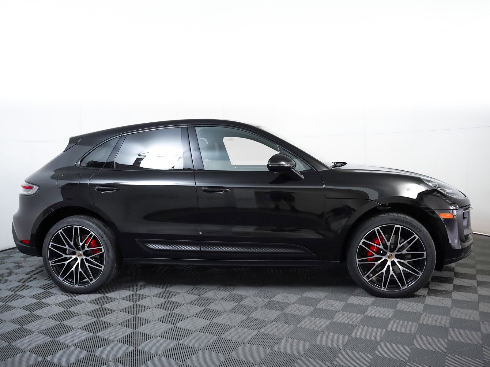Used 2025 Porsche Macan S image 9