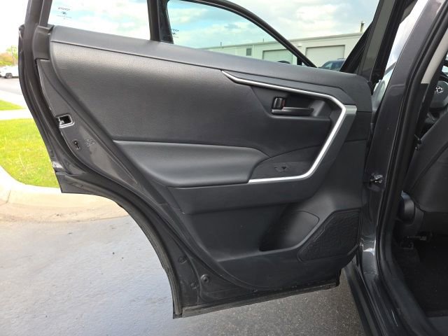 Used 2025 Toyota RAV4 LE AWD/4WD image 12